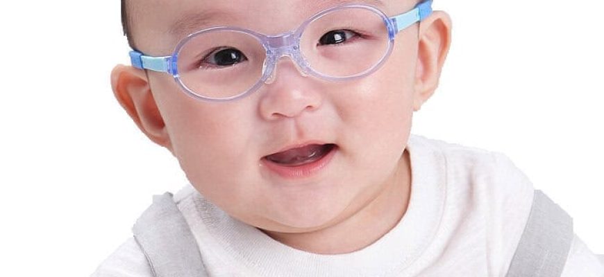 grey+overalls+blue+glasses