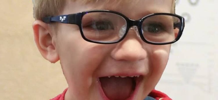 red+shirt+black+frames